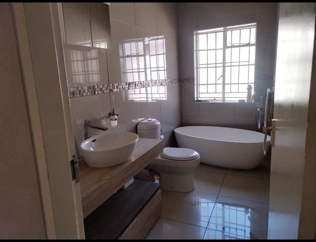 3 BEDROOM HOUSE FOR SALE IN THE HILL